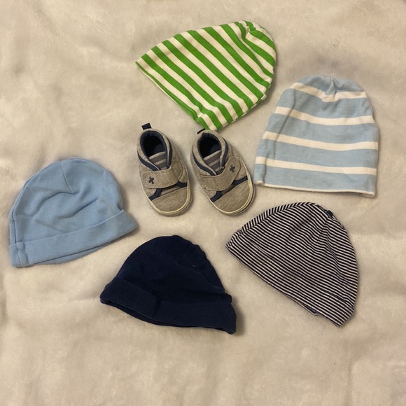 Lot of Newborn onesies pajamas hat bib socks shoes. - Picture 5 of 7